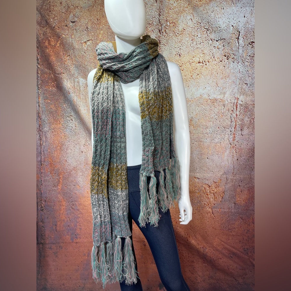 CC Beanie Exclusive scarf NWT